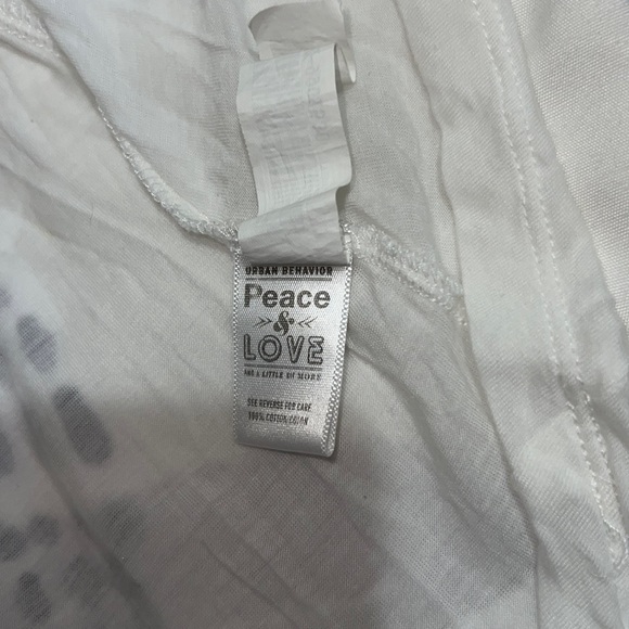 Peace & Love White, sleeveless, High, Low!  Sheer T-shirt medium!! - Picture 6 of 6